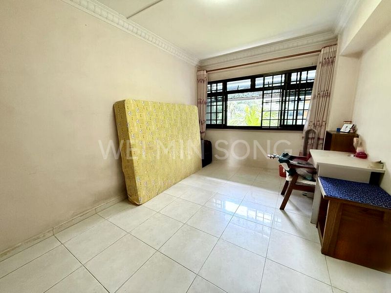5 Room (5I) HDB for Sale in  239 Compassvale Walk - Image 1